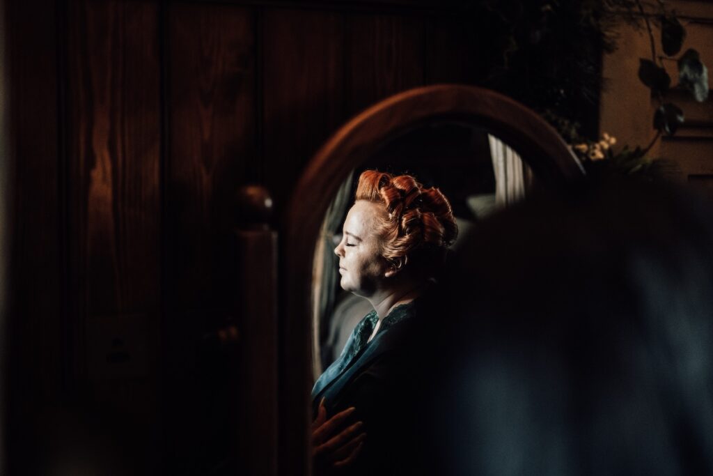 Bridal preparation mirror reflection